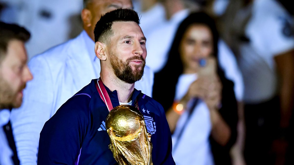 Lionel Messi: Retire or go back to Barcelona 2023