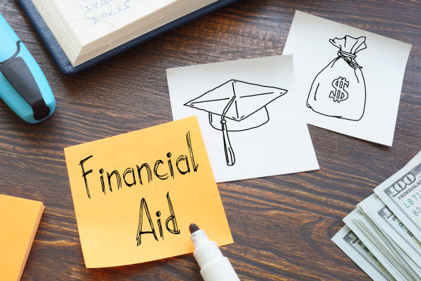 Understanding the Differences Between Student Loans and Scholarships